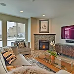 Modern Anchorage Townhome - By Delaney Park Strip!