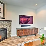 Modern Anchorage Townhome - By Delaney Park Strip!