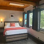 Seward Adventure Lodge