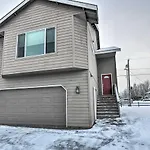Cozy Anchorage Townhome Less Than Half Mile To Jewel Lake!