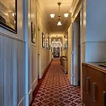 Van Gilder Hotel