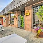 Modern Downtown Apt - Walk To Parks And Cafes!
