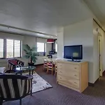Inlet Tower Hotel & Suites