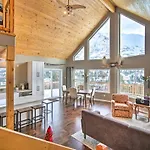 Stunning Alaskan Getaway With River And Mtn Views