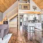 Stunning Alaskan Getaway With River And Mtn Views