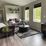 Alaska Lake + Lodge At Longmere