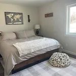 Alaska Lake + Lodge At Longmere