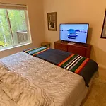 Guest Suite With Hot Tub - Edge Of The Wild