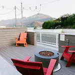 Silverbow Inn & Suites
