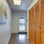 Waterfront Apt, Walk To Town And Coastal Trail!