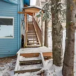 Waterfront Apt, Walk To Town And Coastal Trail!