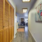 Waterfront Apt, Walk To Town And Coastal Trail!