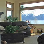Seward Front Row Bed And Breakfast