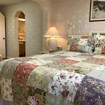 Halcyon Heights B&B / Inn