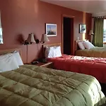 Longliner Lodge And Suites