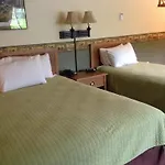 Longliner Lodge And Suites
