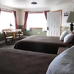 Longliner Lodge And Suites