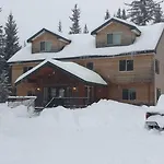 Twin Peaks Lodge And Rv Park