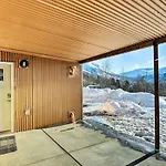 Anchorage Getaway With Mtn Views Less Than 5 Mi To Zoo!