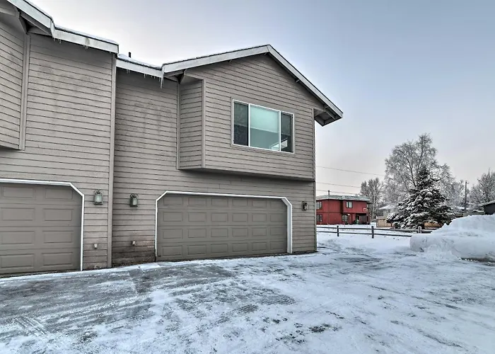 Cozy Anchorage Townhome Less Than Half Mile To Jewel Lake!