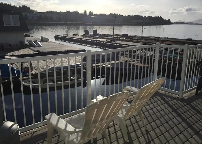 Longliner Lodge And Suites