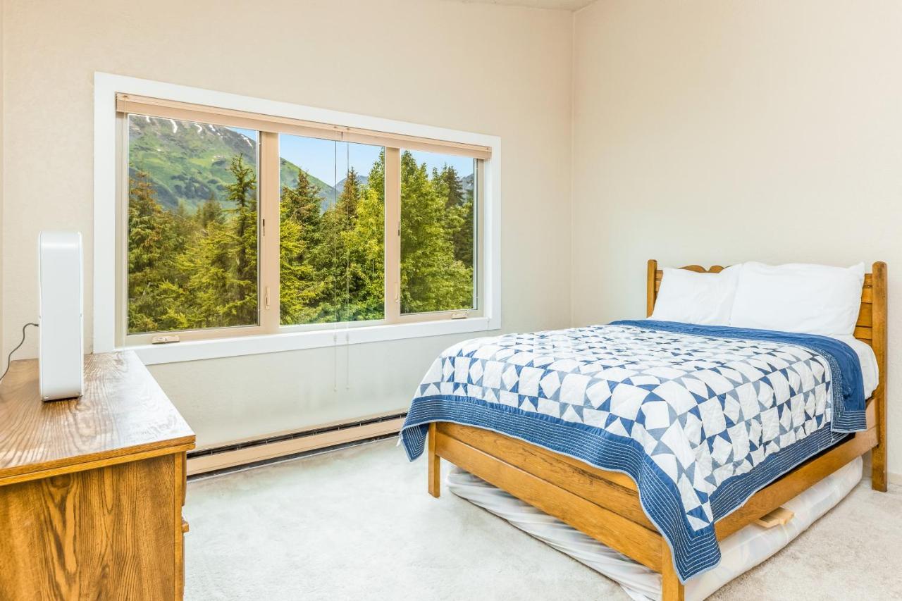 Alyeska Adventure Hotel *
