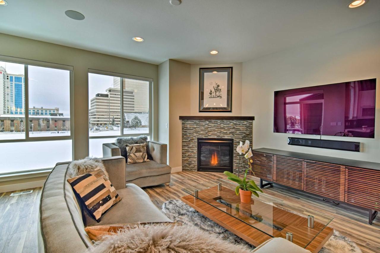 Modern Townhome - By Delaney Park Strip! Holiday home