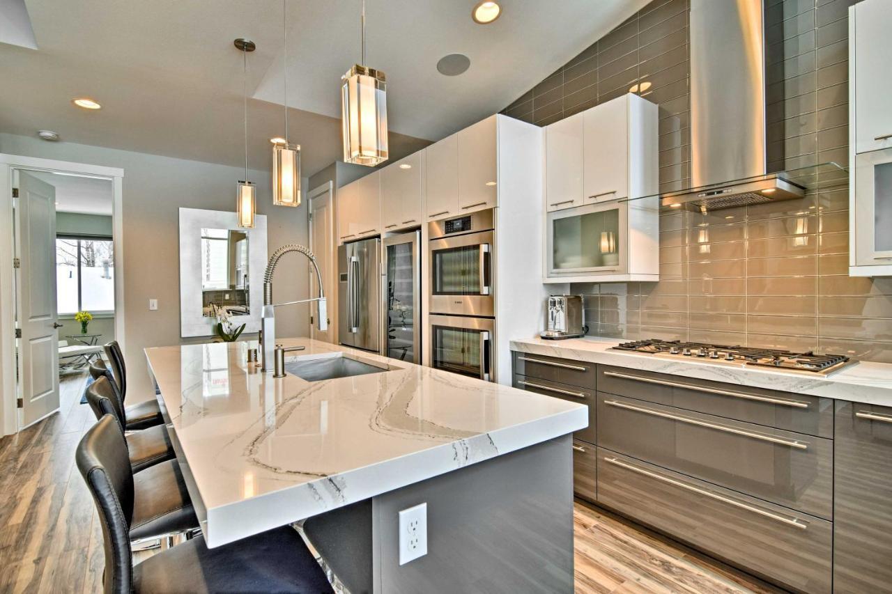 Modern Townhome - By Delaney Park Strip! * Anchorage