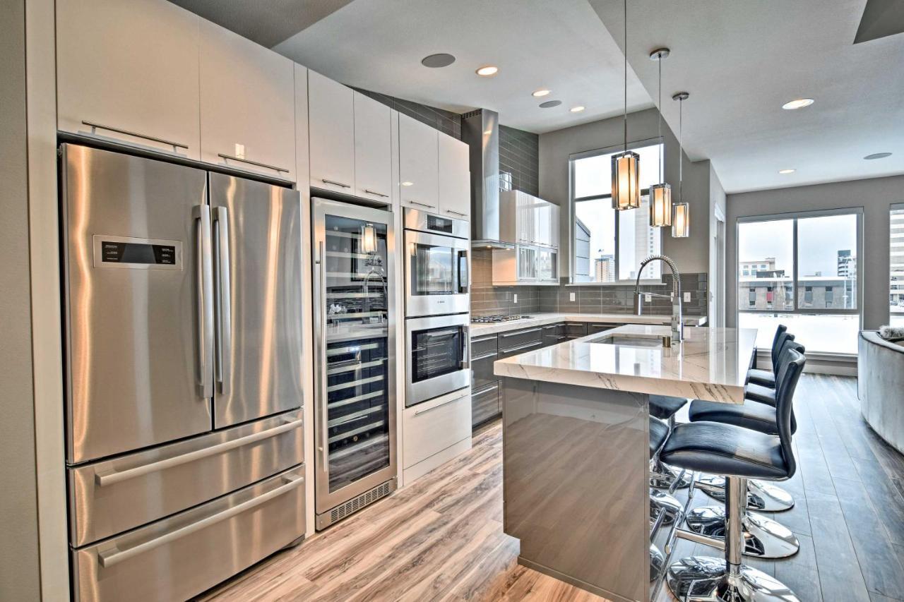 Modern Townhome - By Delaney Park Strip! Holiday home Anchorage