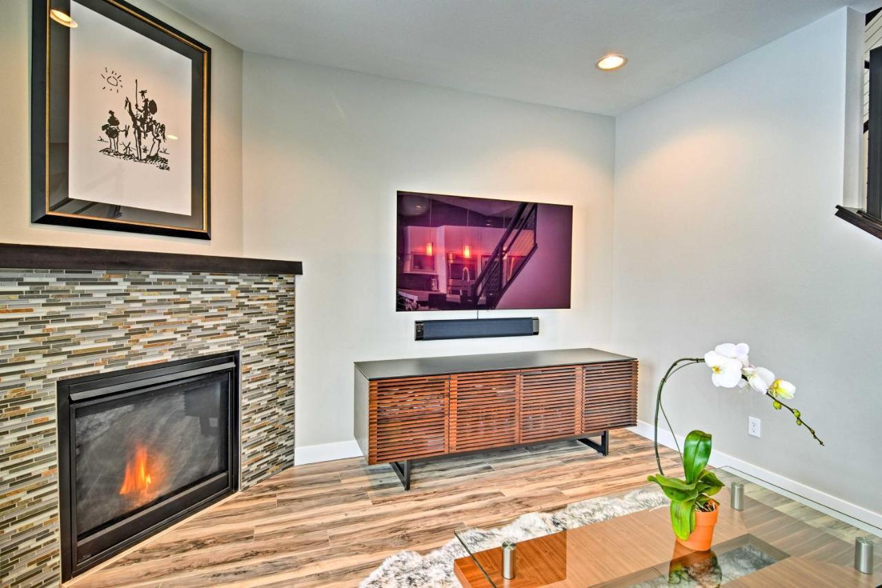 Modern Townhome - By Delaney Park Strip! Holiday home *