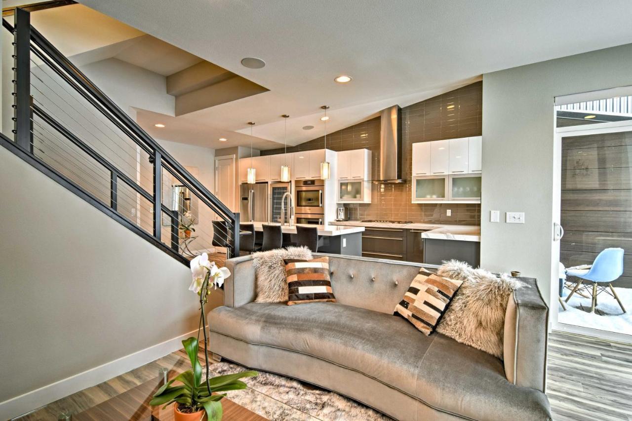 Modern Townhome - By Delaney Park Strip! * Anchorage