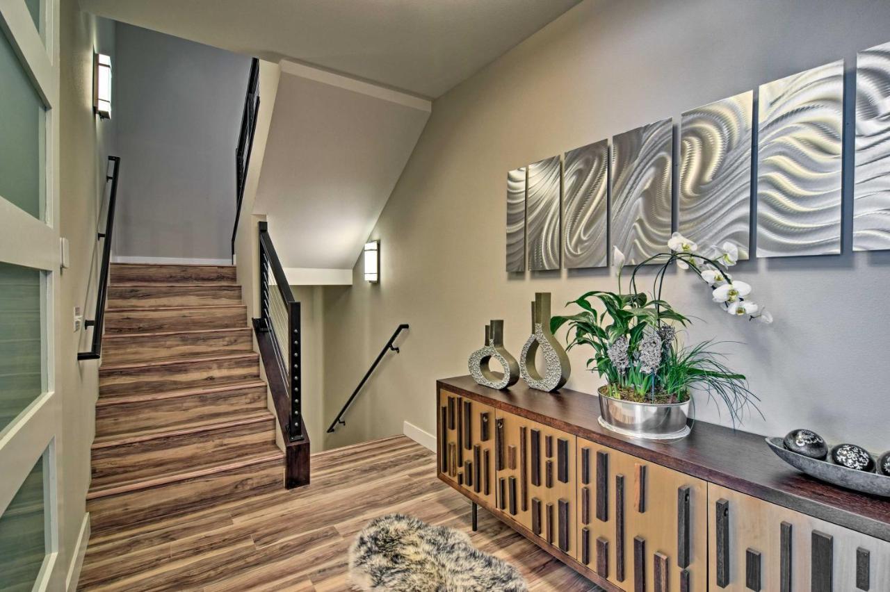 Holiday home Modern Townhome - By Delaney Park Strip! *