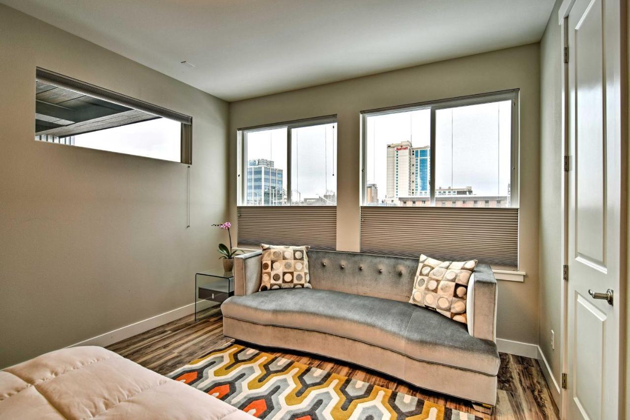 Modern Townhome - By Delaney Park Strip! Holiday home