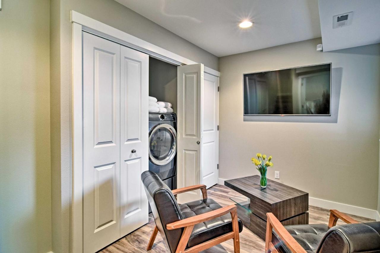 Modern Townhome - By Delaney Park Strip! Holiday home