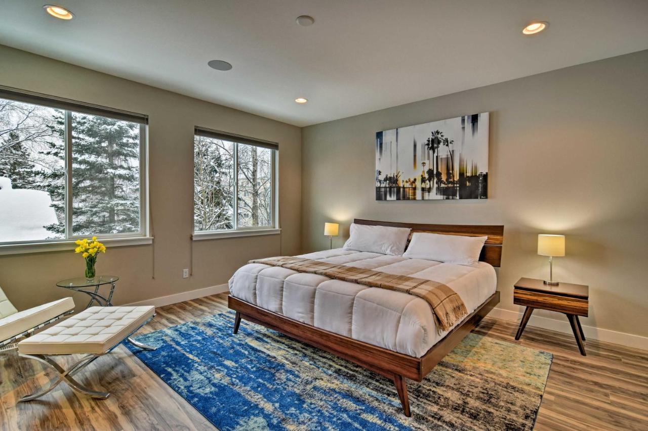 Modern Townhome - By Delaney Park Strip! Holiday home