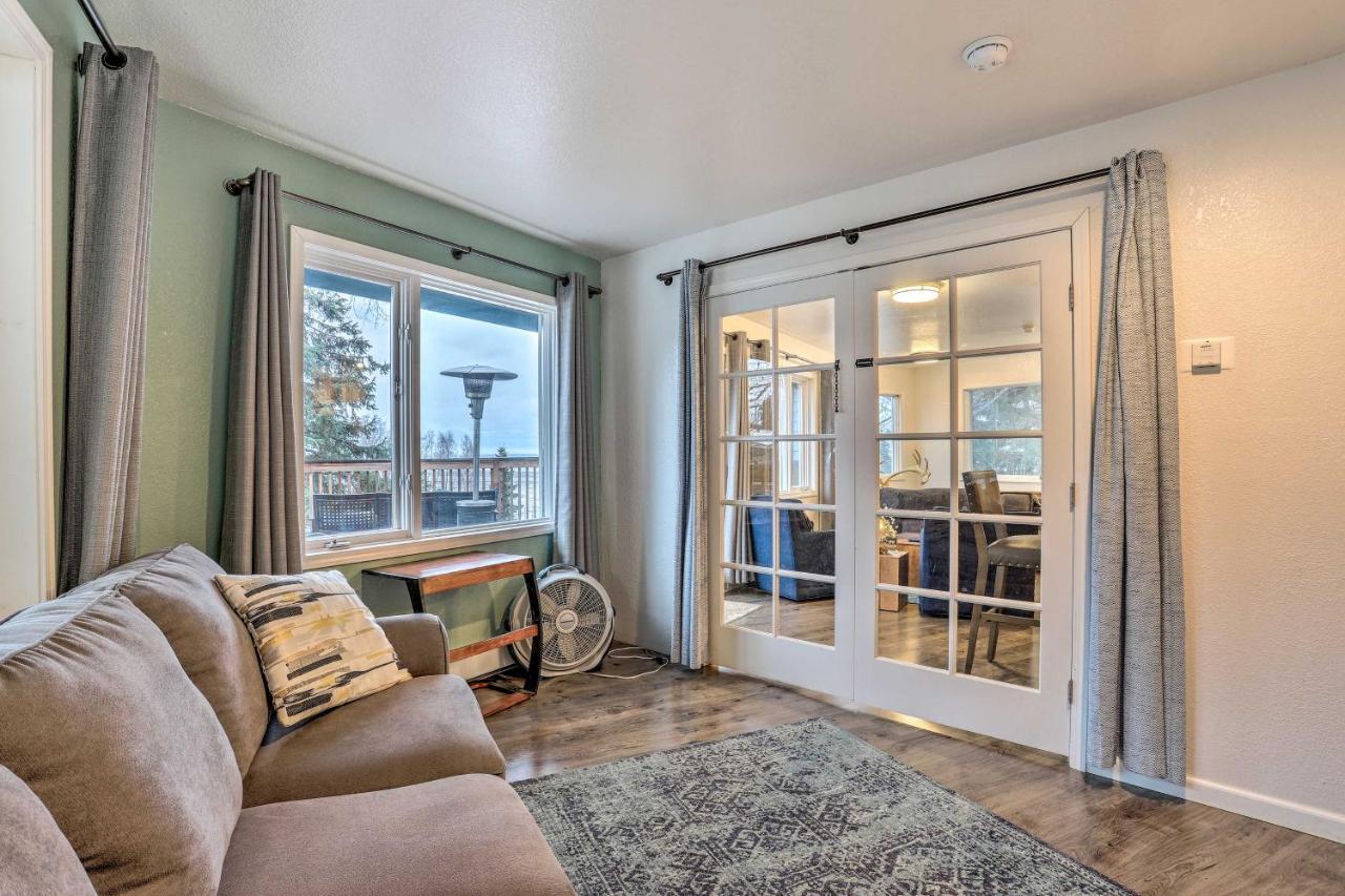 Apartment Coastal-view Near Downtown Anchorage! *