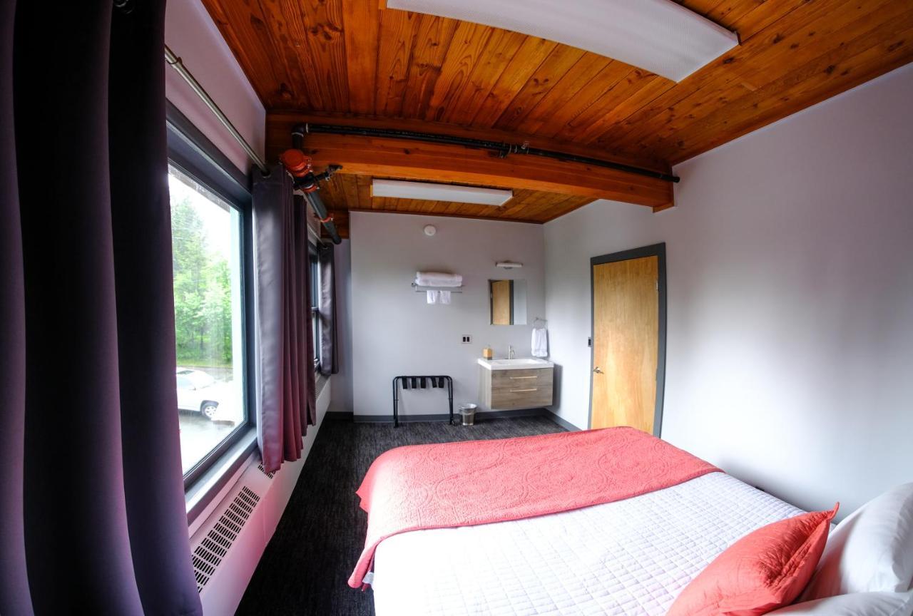 Adventure Lodge *