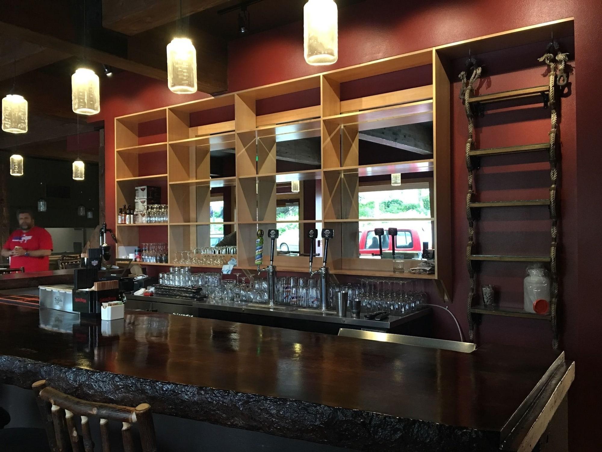 Sitka Hotel 2*