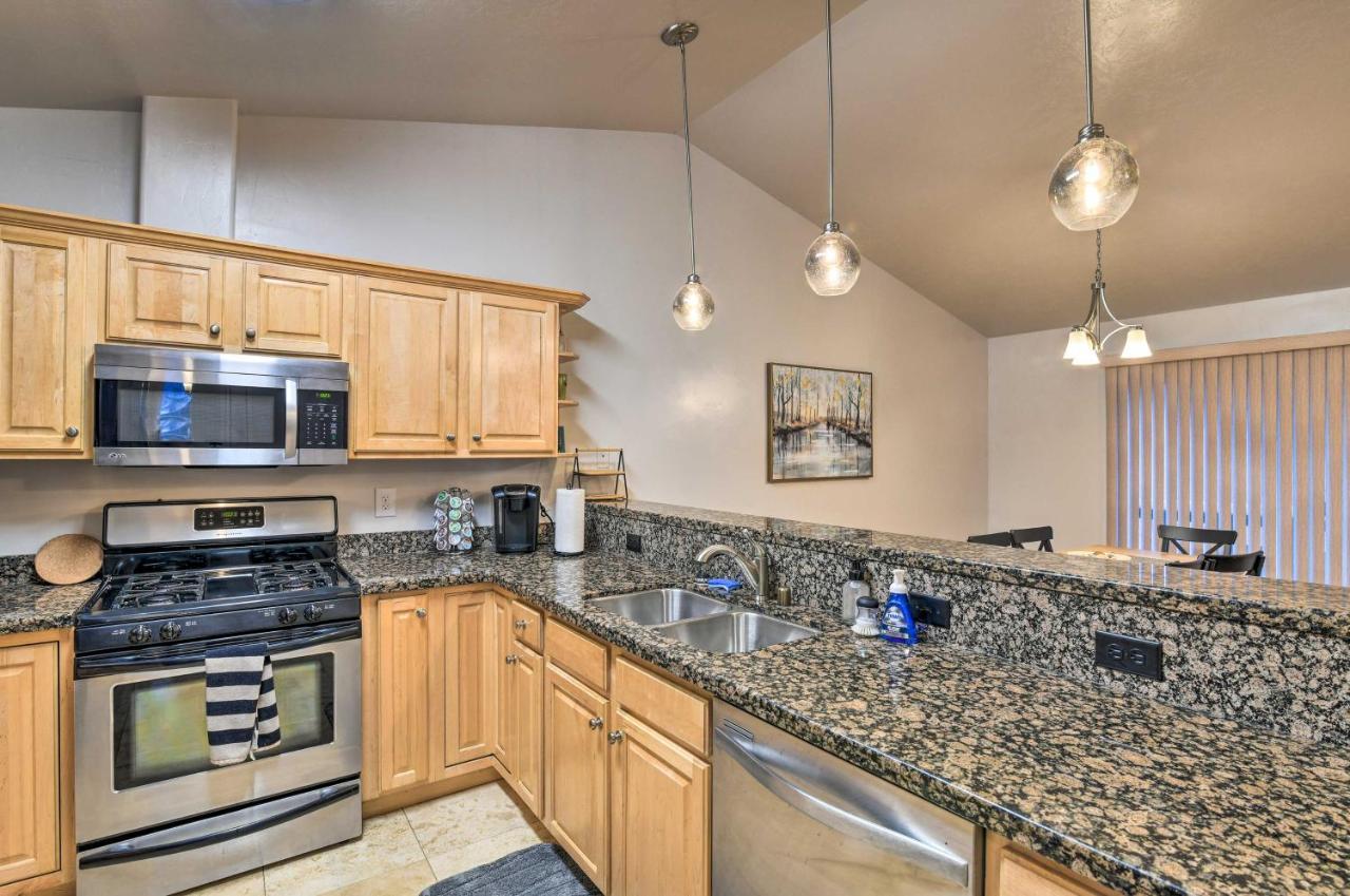 Cozy Townhome Less Than Half Mile To Jewel Lake! Casa de férias *