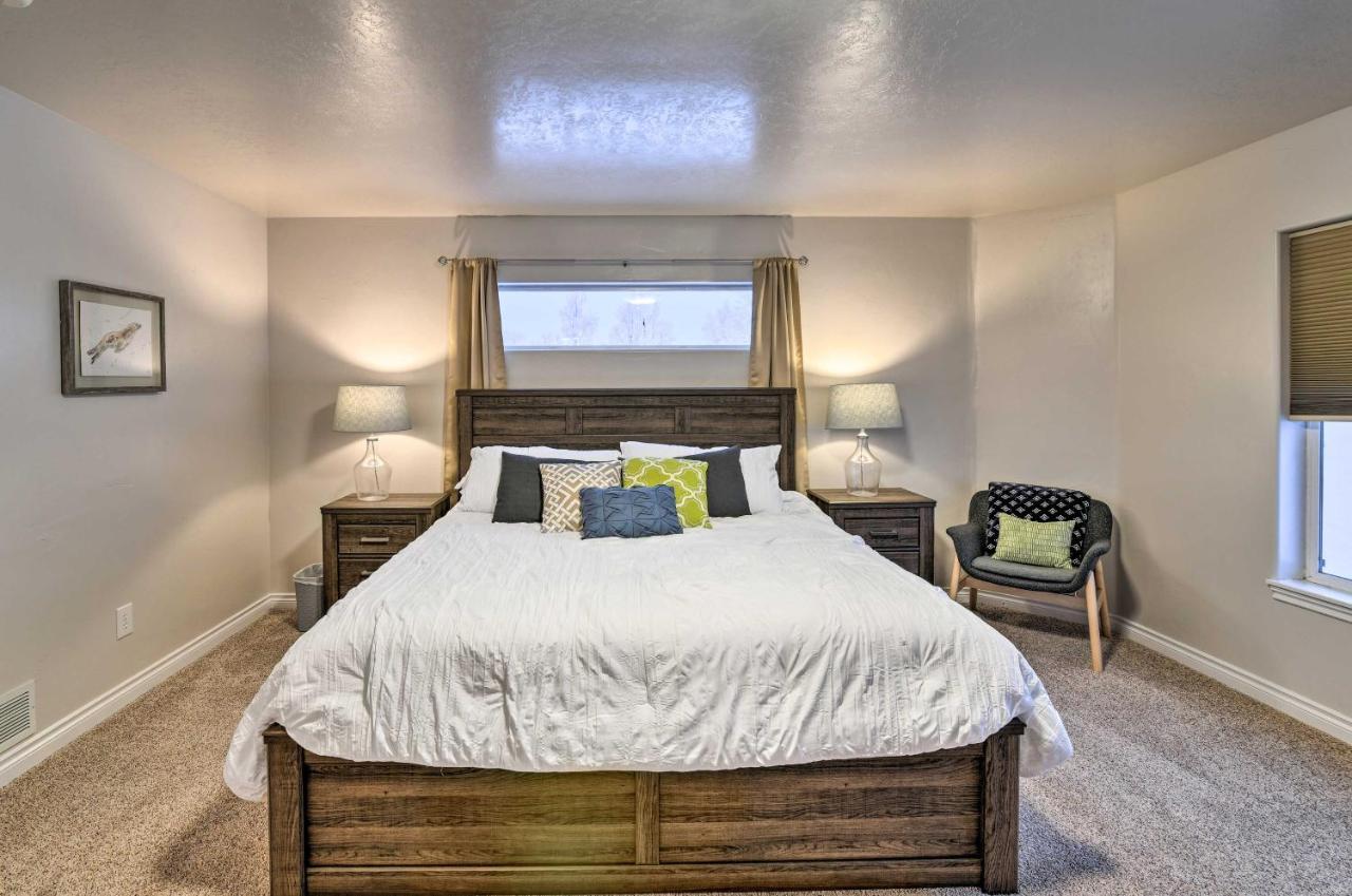 Cozy Townhome Less Than Half Mile To Jewel Lake! * Anchorage