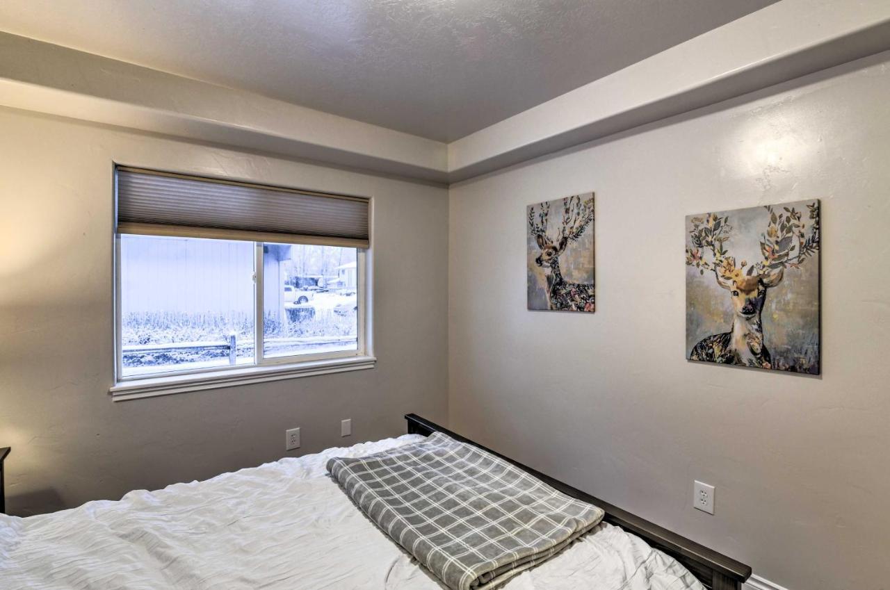 Cozy Townhome Less Than Half Mile To Jewel Lake! Anchorage