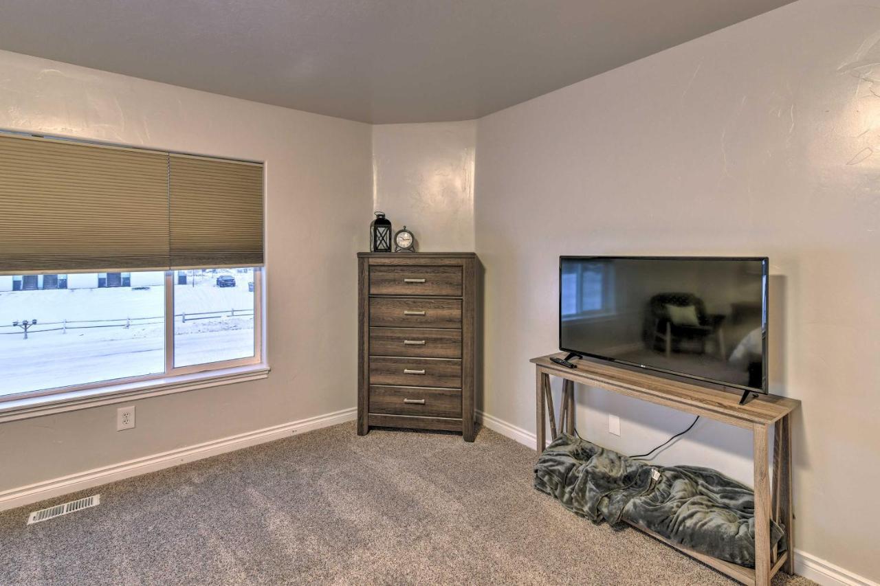 Cozy Townhome Less Than Half Mile To Jewel Lake! * Anchorage
