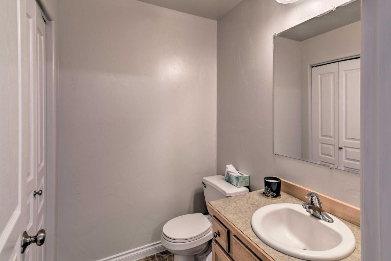 Cozy Townhome Less Than Half Mile To Jewel Lake! Casa de férias Anchorage