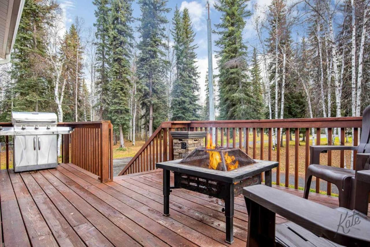 Escape With Deck And Aurora Lights Views! Holiday home *