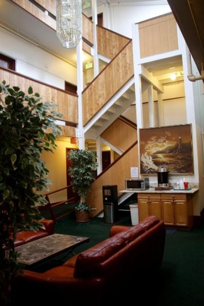 Econo Hotel