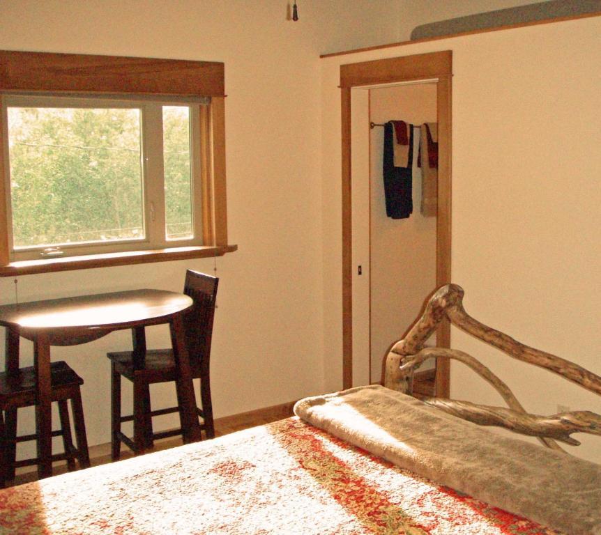 Bed & Breakfast Front Row