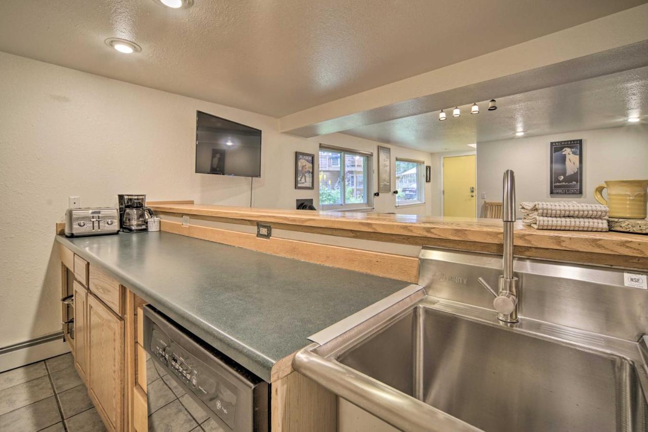 Alyeska With Patio, Ideal Location! Anchorage