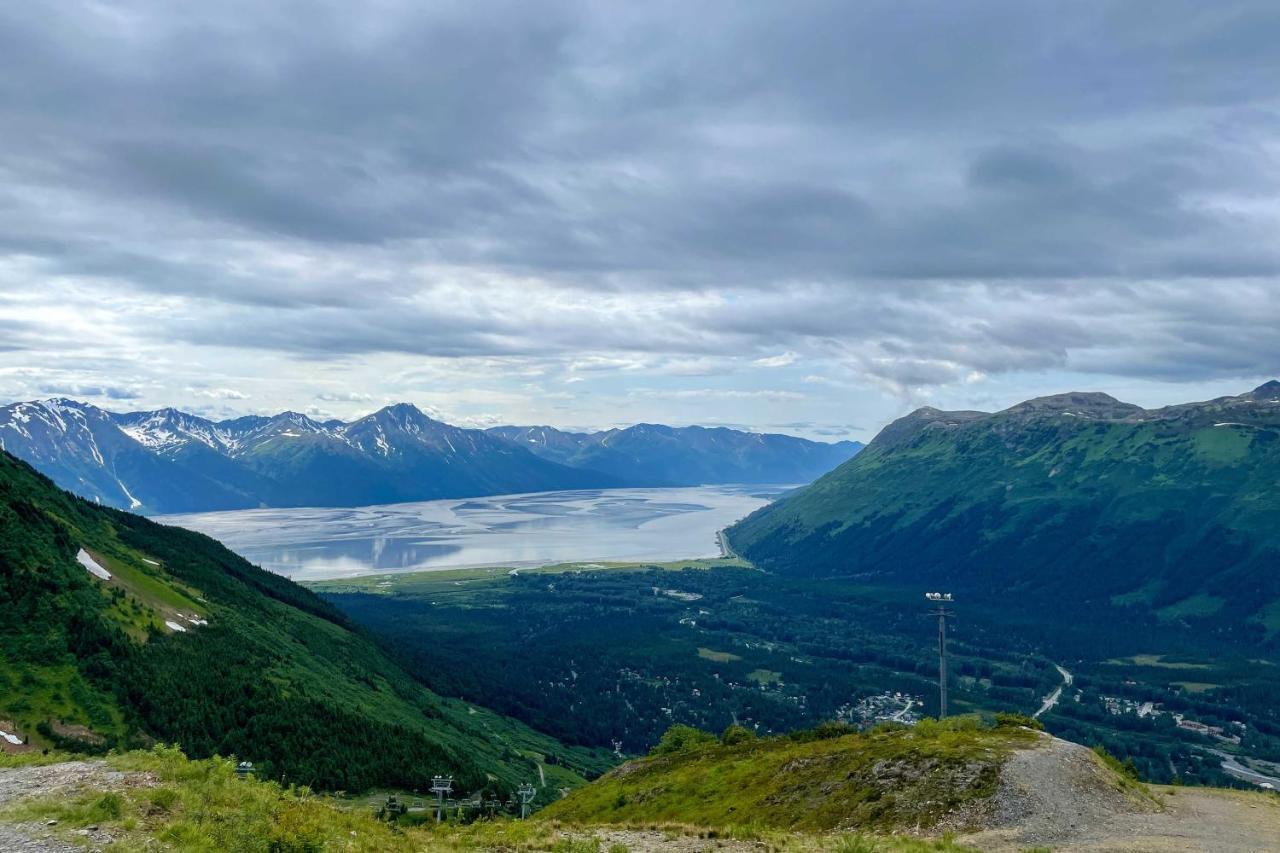 Apartment Inviting Alyeska 1 Block To Lifts *