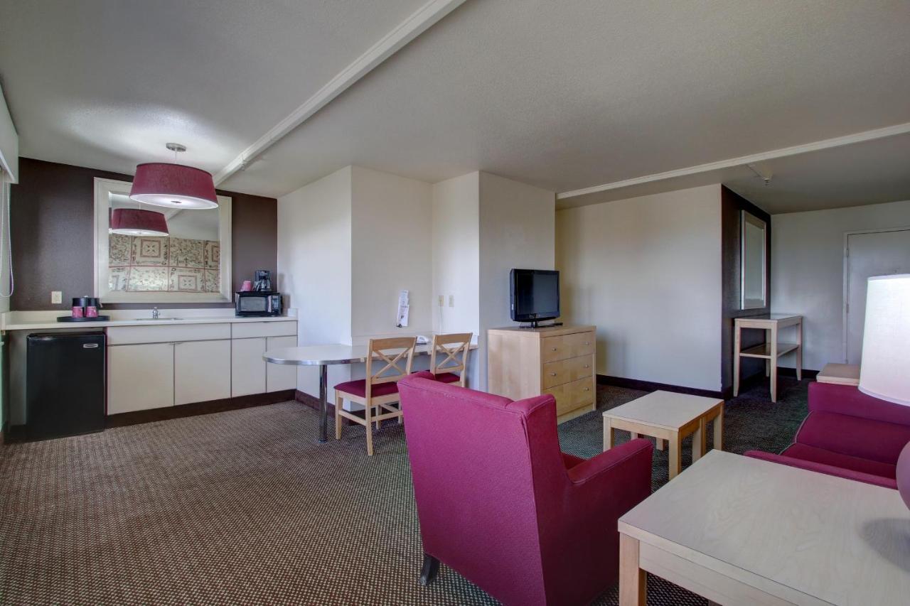 Hotel Inlet Tower & 3*