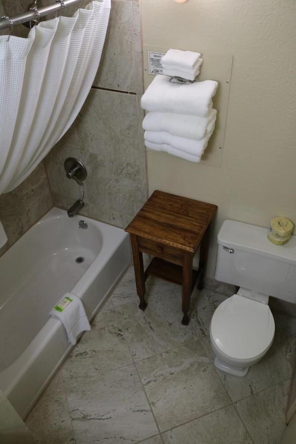 Hotel Inlet Tower & 3*